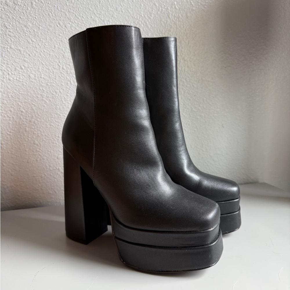 NWT Forever 21 Black High Heel Boots